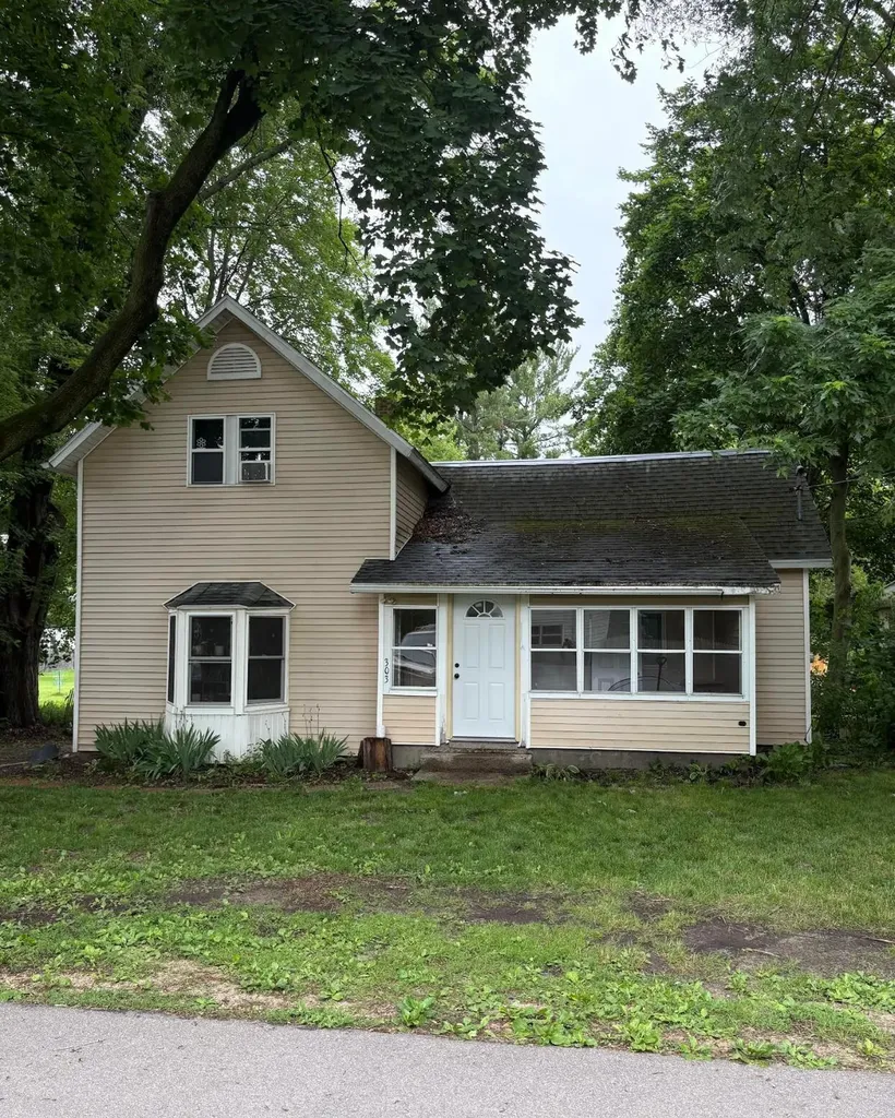 303 Rathburn Unknown City MI 49329