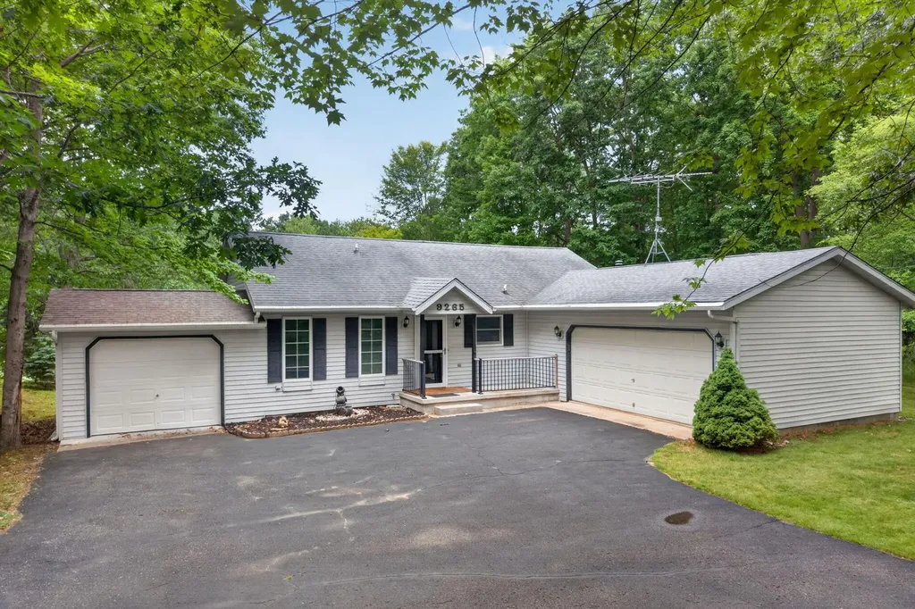 9265 Golf Port Drive Morton Township MI 49346
