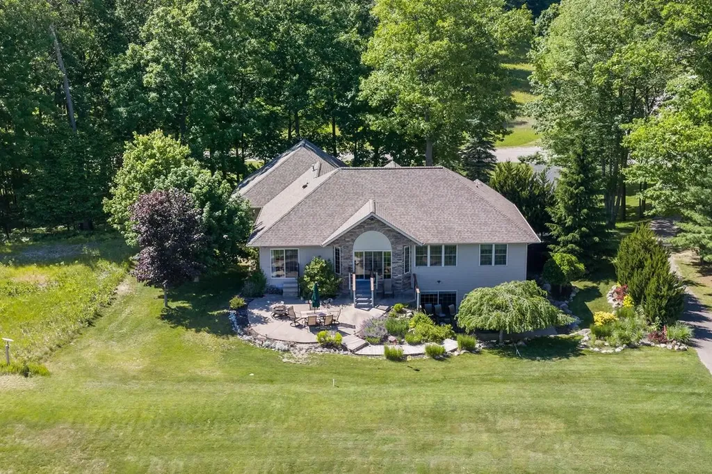 9482 Stonebridge Morton Township MI 49346