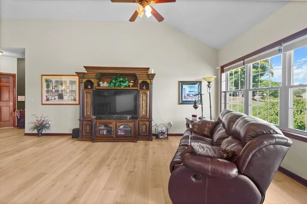 9482 Stonebridge Morton Township MI 49346