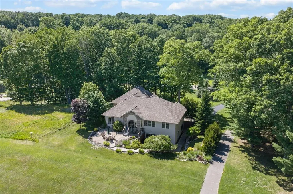 9482 Stonebridge Morton Township MI 49346