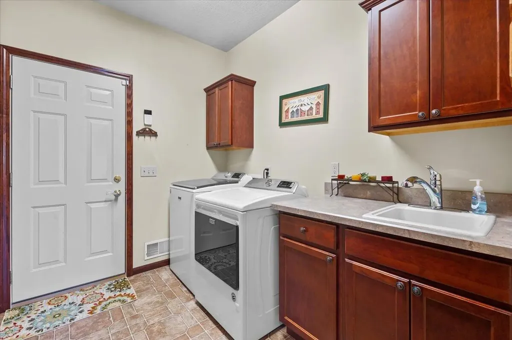 9482 Stonebridge Morton Township MI 49346