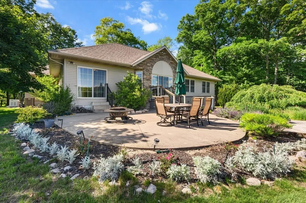 9482 Stonebridge Morton Township MI 49346