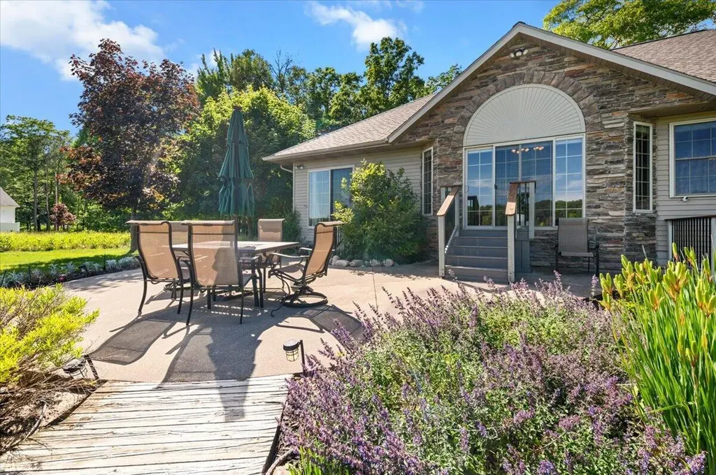 9482 Stonebridge Morton Township MI 49346