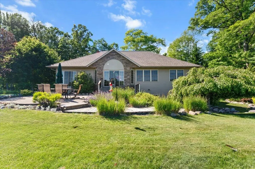 9482 Stonebridge Morton Township MI 49346