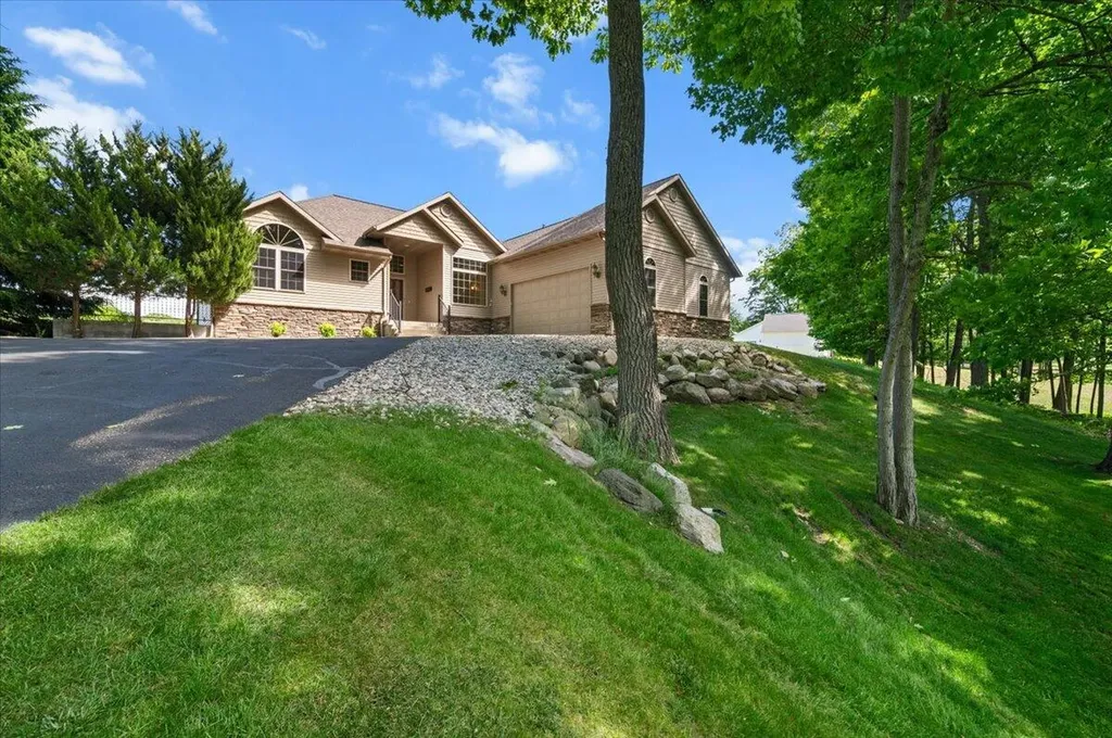 9482 Stonebridge Morton Township MI 49346