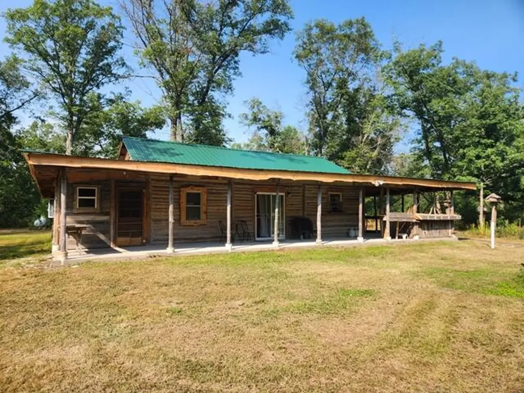 2833 E 40th Street Cherry Valley Township MI 49642