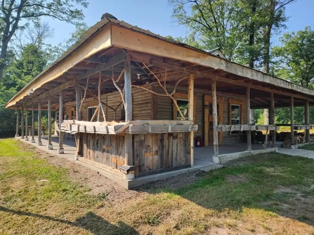 2833 E 40th Street Cherry Valley Township MI 49642