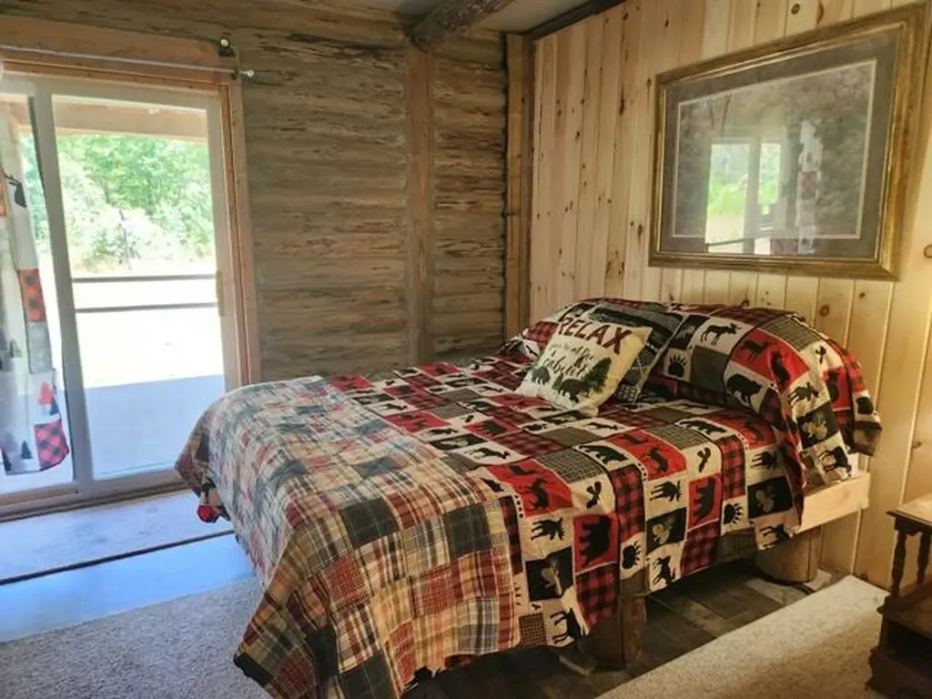 2833 E 40th Street Cherry Valley Township MI 49642