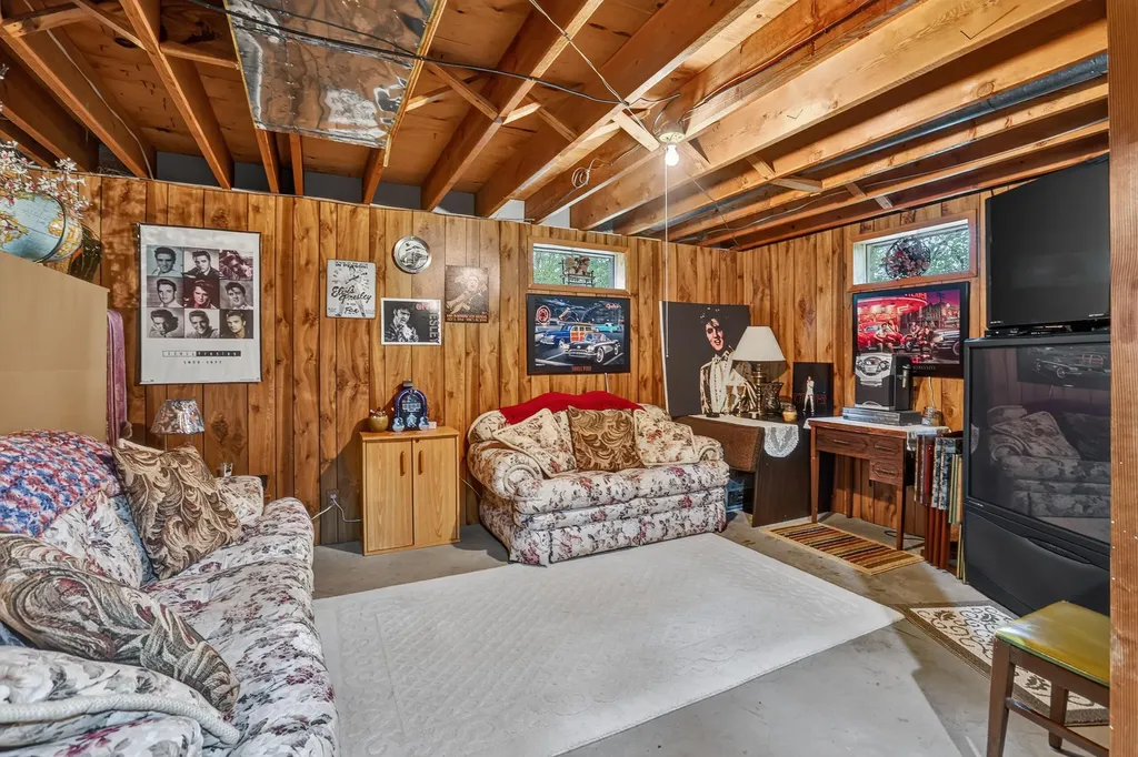 20210 Maple Drive Richmond Township MI 49677