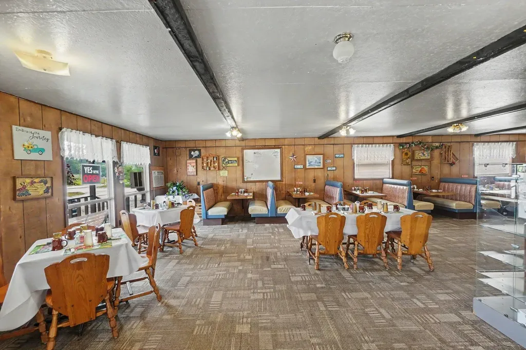 20221 Us-10 Reed City City MI 49677