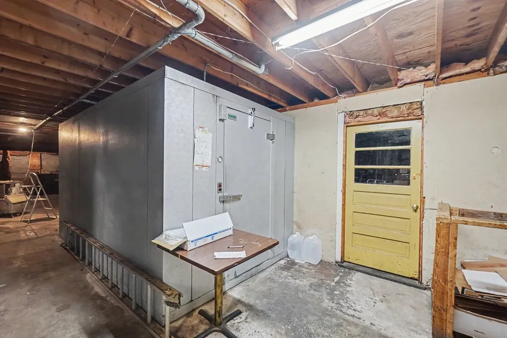 20221 Us-10 Reed City City MI 49677