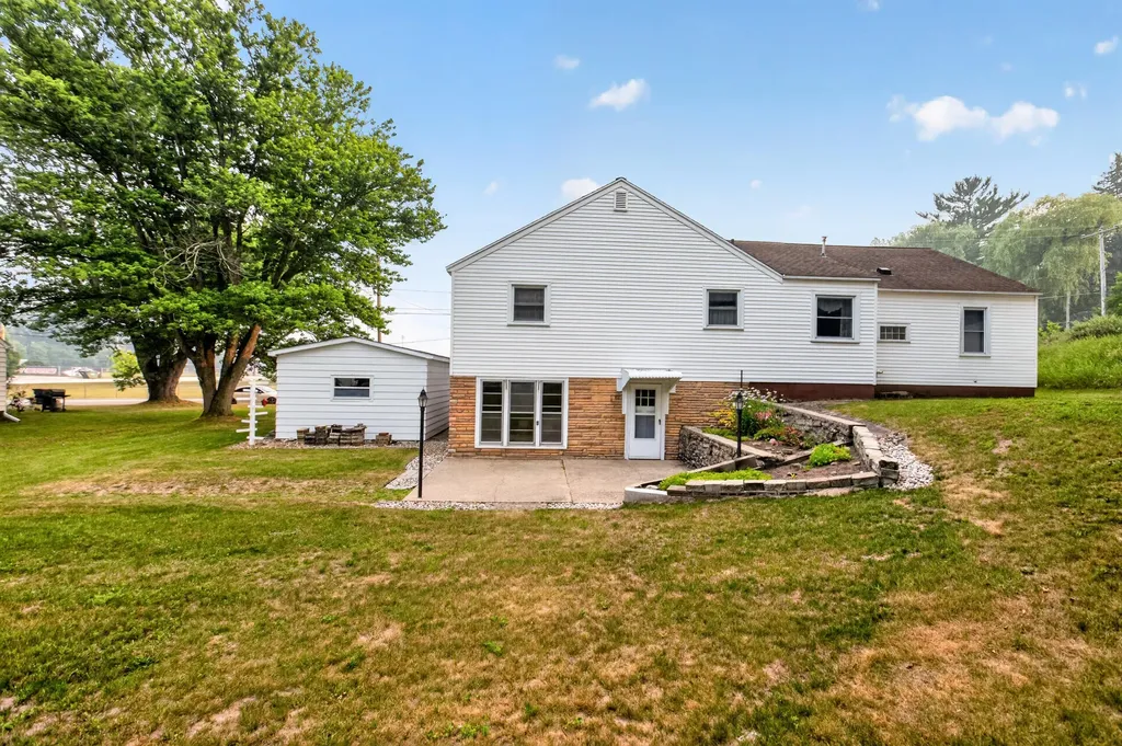 226 W Church Avenue Reed City City MI 49677