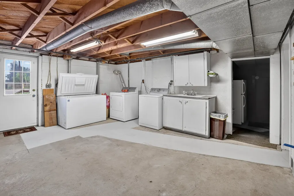 226 W Church Avenue Reed City City MI 49677
