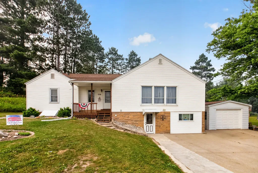 226 W Church Avenue Reed City City MI 49677
