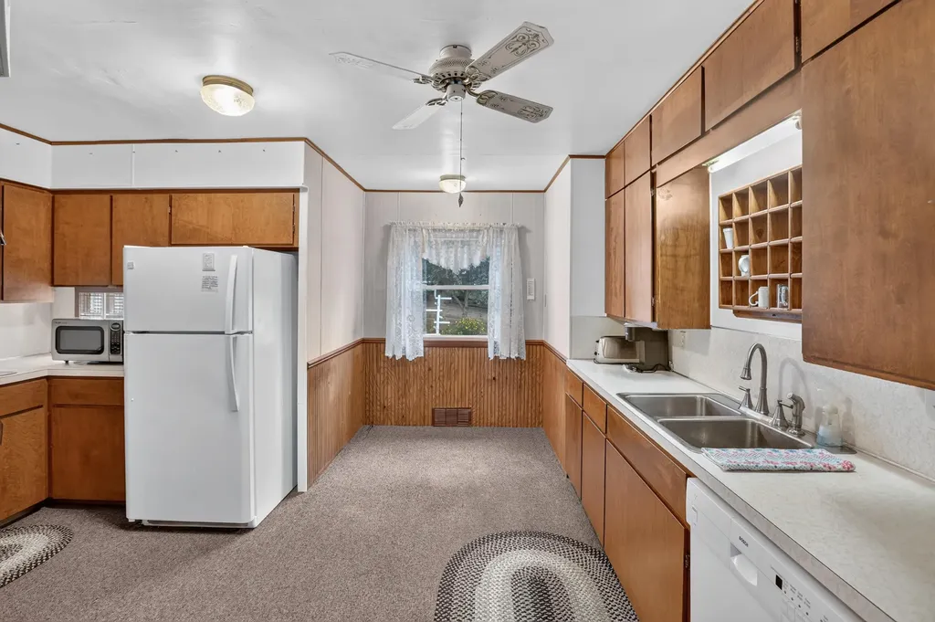 226 W Church Avenue Reed City City MI 49677