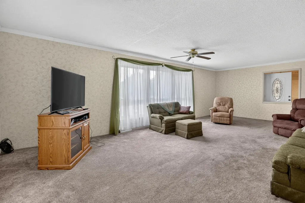 226 W Church Avenue Reed City City MI 49677