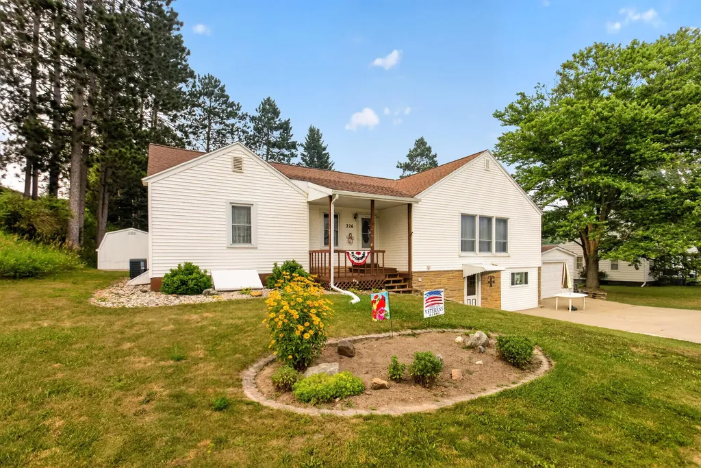 226 W Church Avenue Reed City City MI 49677