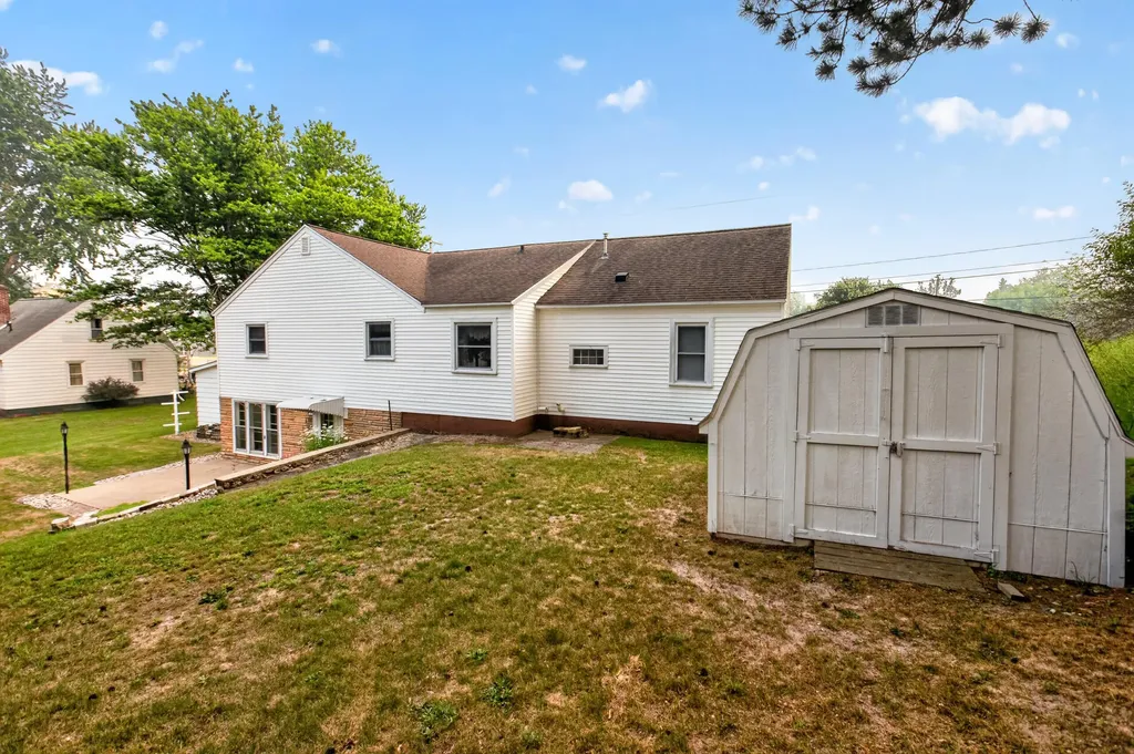 226 W Church Avenue Reed City City MI 49677