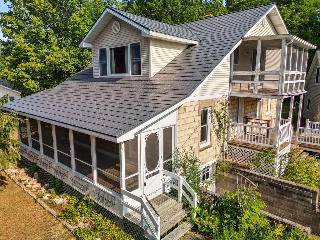 355 Quarterline Street Newaygo City MI 49337