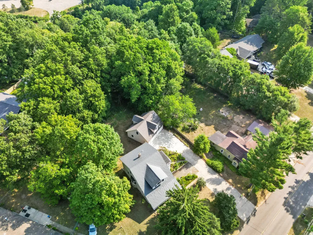 355 Quarterline Street Newaygo City MI 49337
