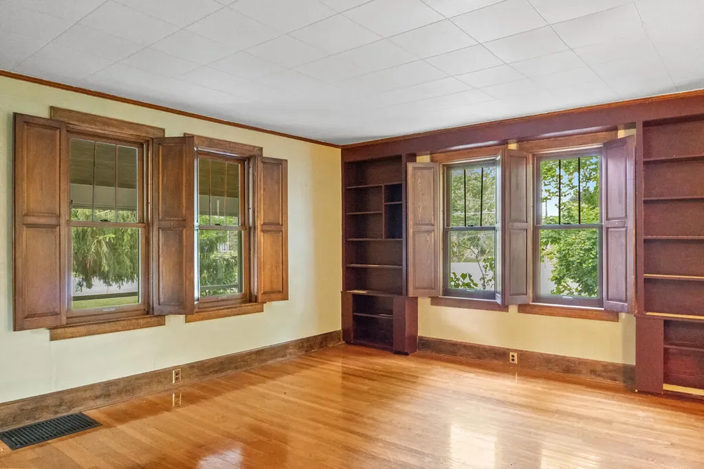 355 Quarterline Street Newaygo City MI 49337