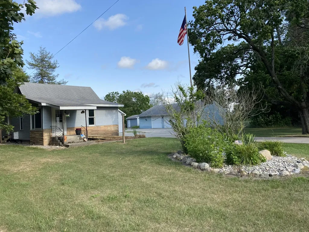 627 S Ensley Street Reynolds Township MI 49329