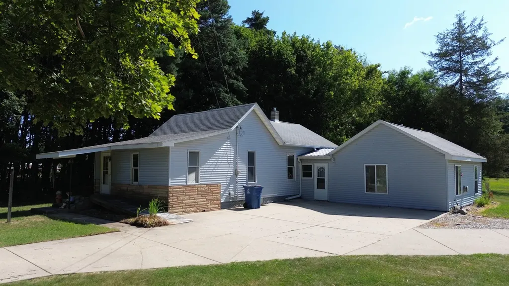 627 S Ensley Street Reynolds Township MI 49329