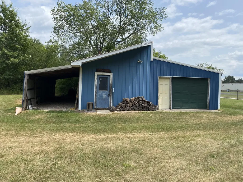 627 S Ensley Street Reynolds Township MI 49329