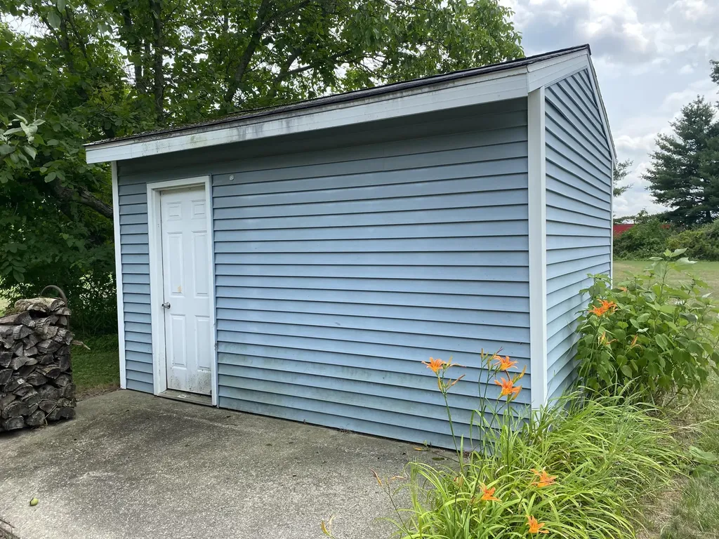 627 S Ensley Street Reynolds Township MI 49329