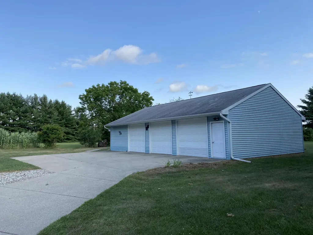 627 S Ensley Street Reynolds Township MI 49329