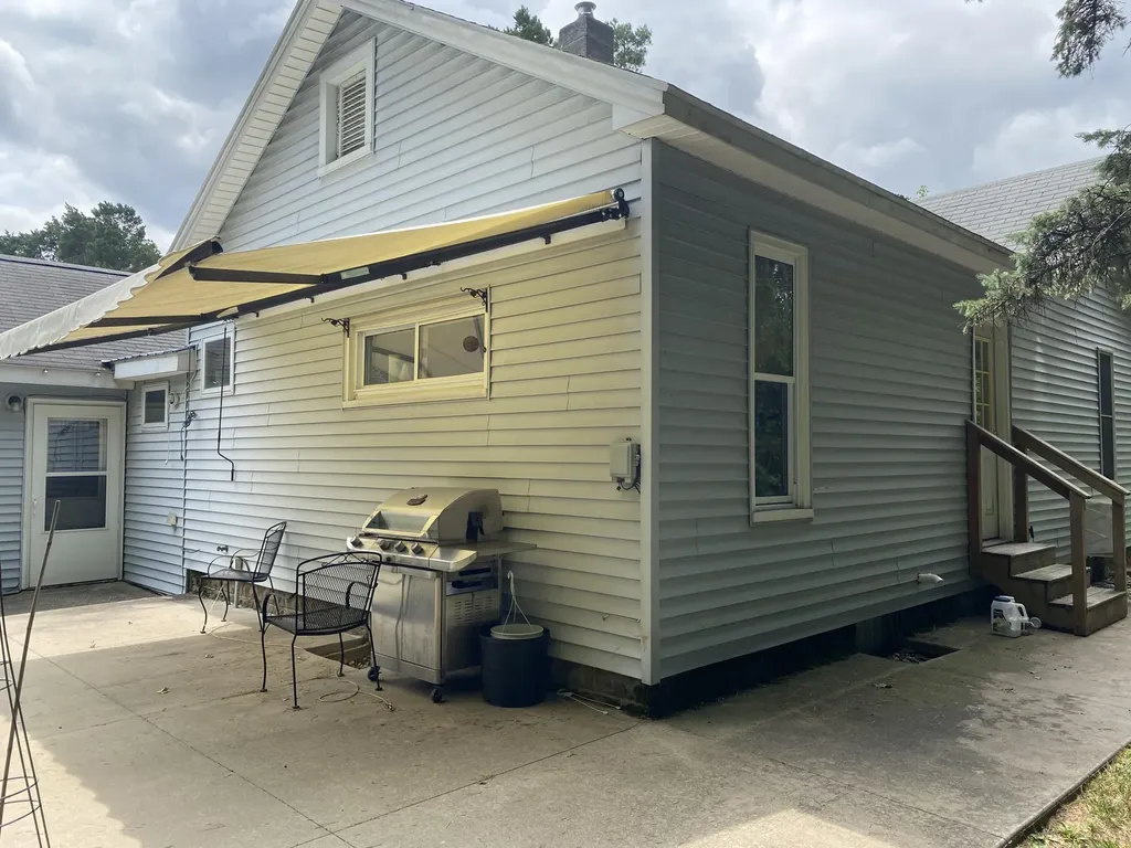 627 S Ensley Street Reynolds Township MI 49329