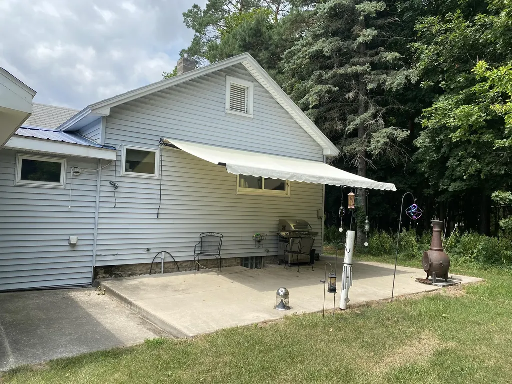 627 S Ensley Street Reynolds Township MI 49329