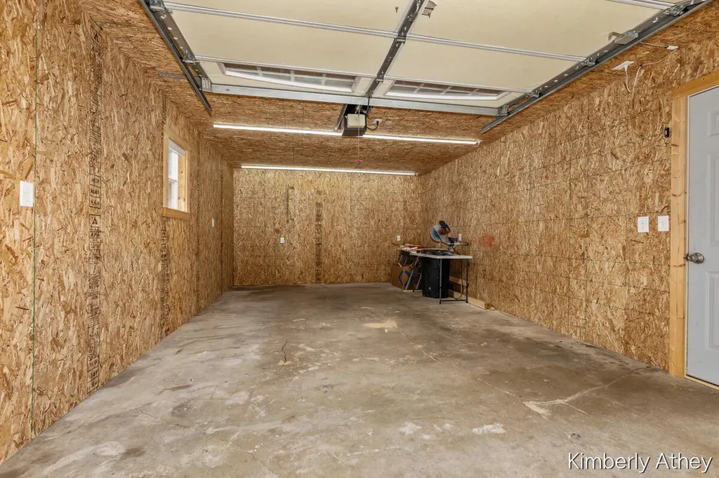 207 W Maple Street Unknown City MI 48811