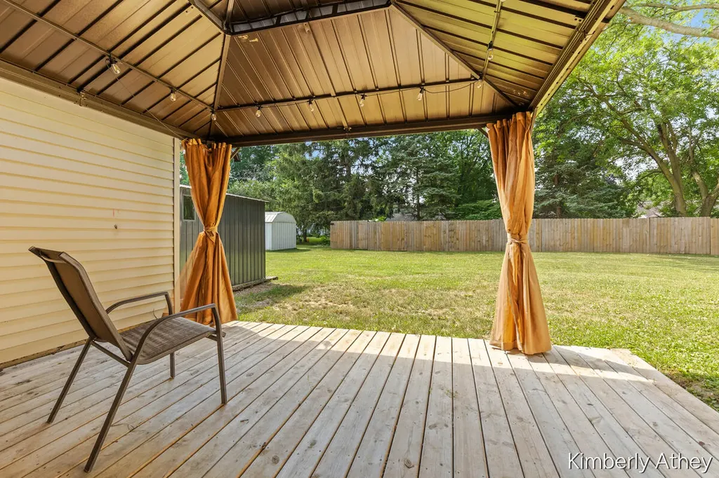 207 W Maple Street Unknown City MI 48811