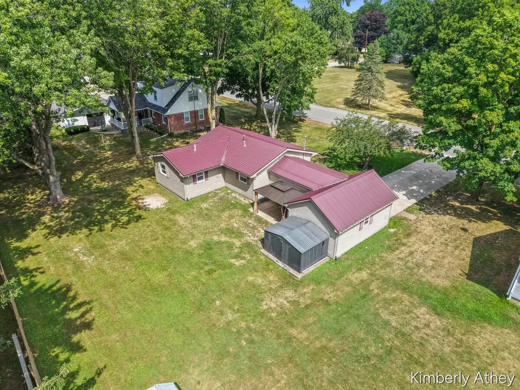 207 W Maple Street Unknown City MI 48811