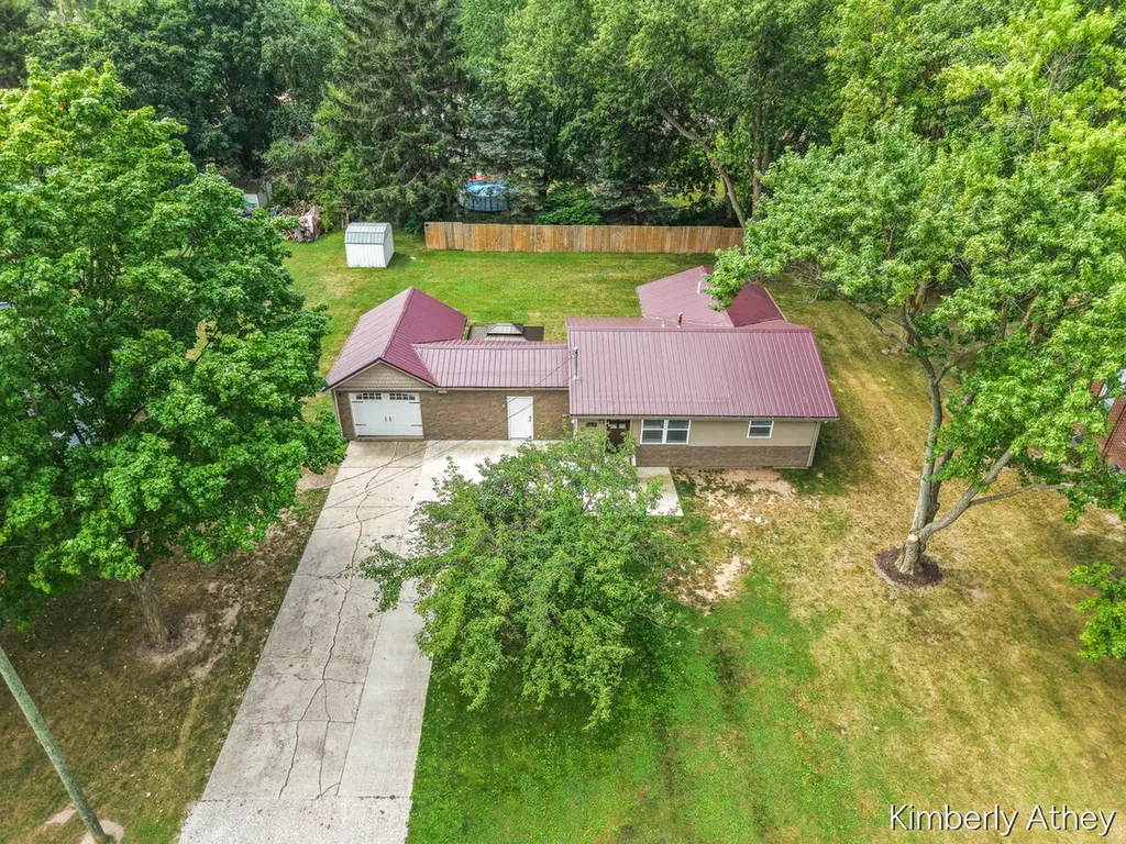 207 W Maple Street Unknown City MI 48811