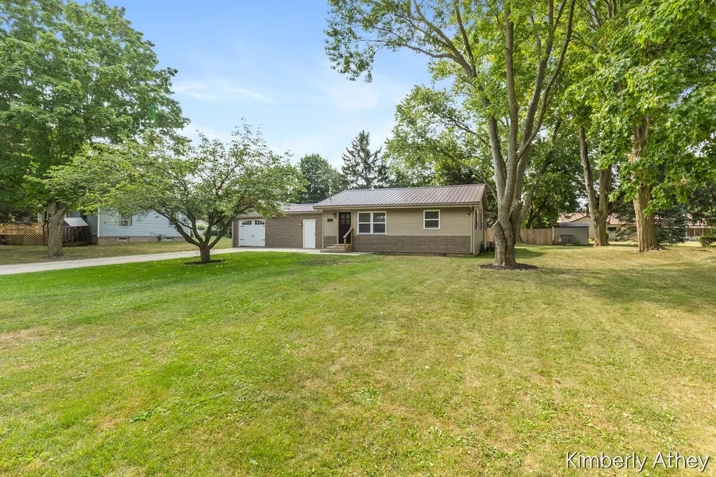 207 W Maple Street Unknown City MI 48811