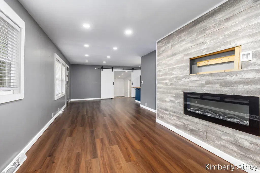 207 W Maple Street Unknown City MI 48811