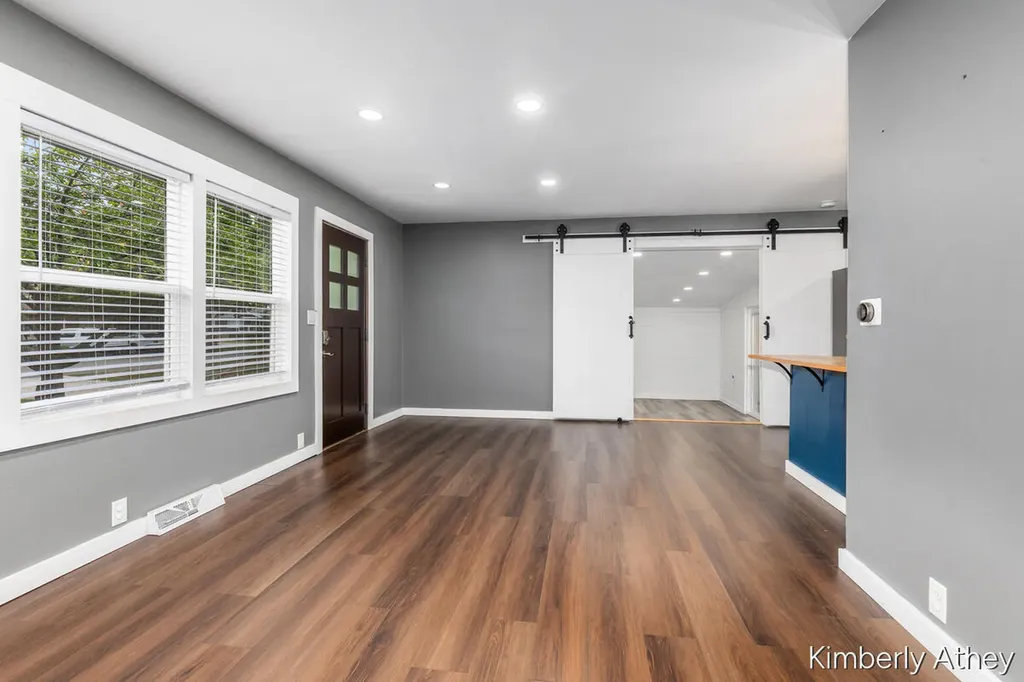 207 W Maple Street Unknown City MI 48811