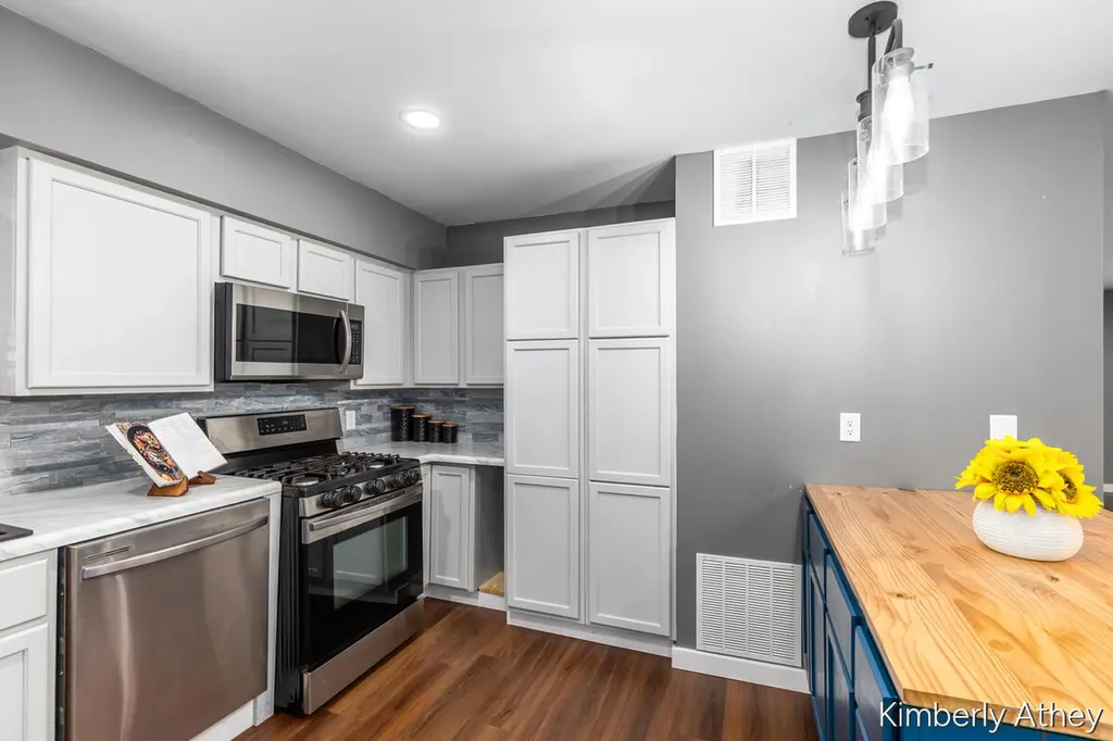 207 W Maple Street Unknown City MI 48811