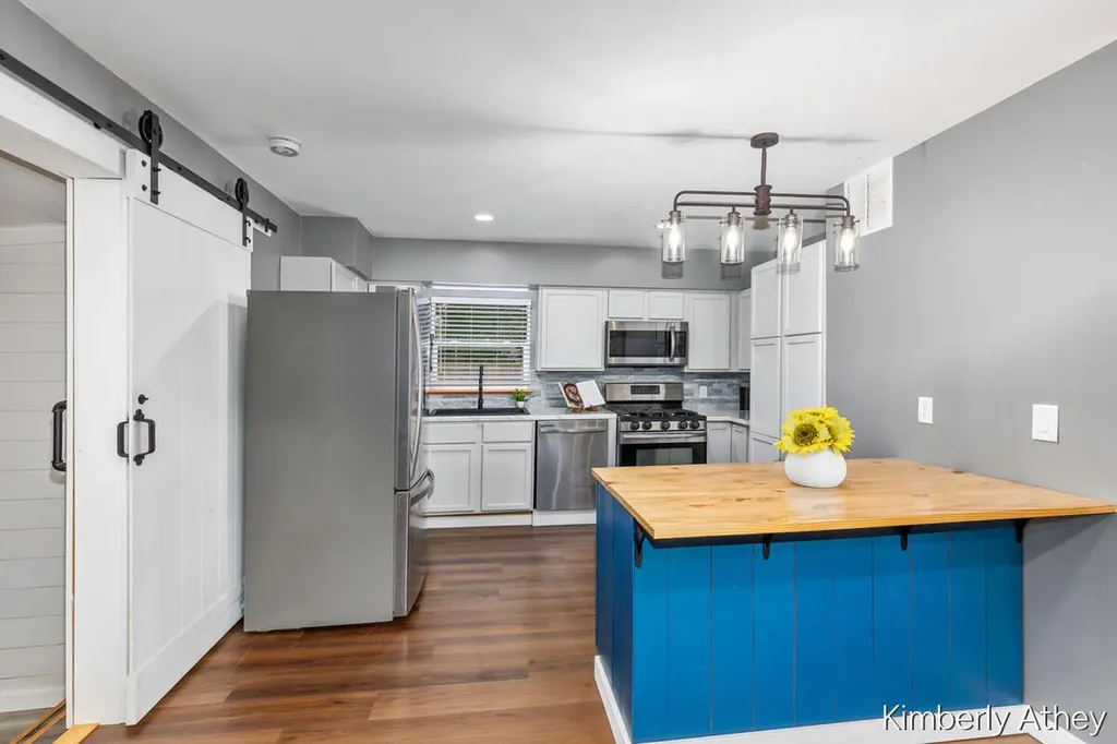 207 W Maple Street Unknown City MI 48811