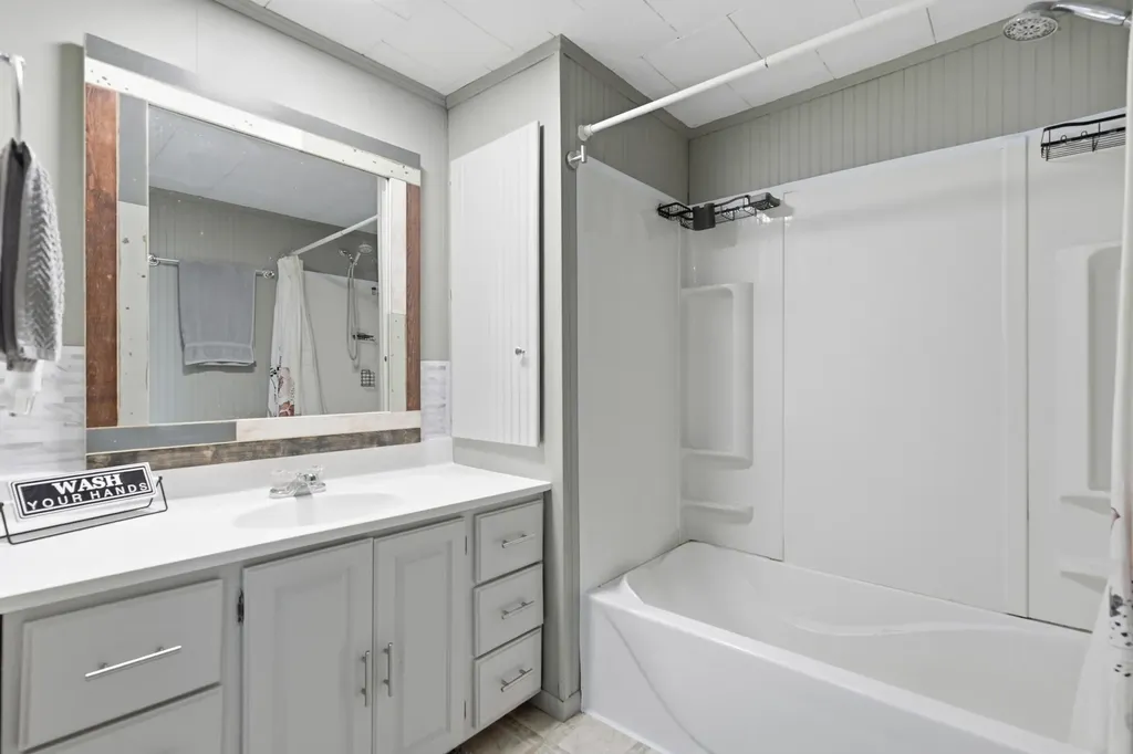 506 N Lincoln Avenue Unknown City MI 48850