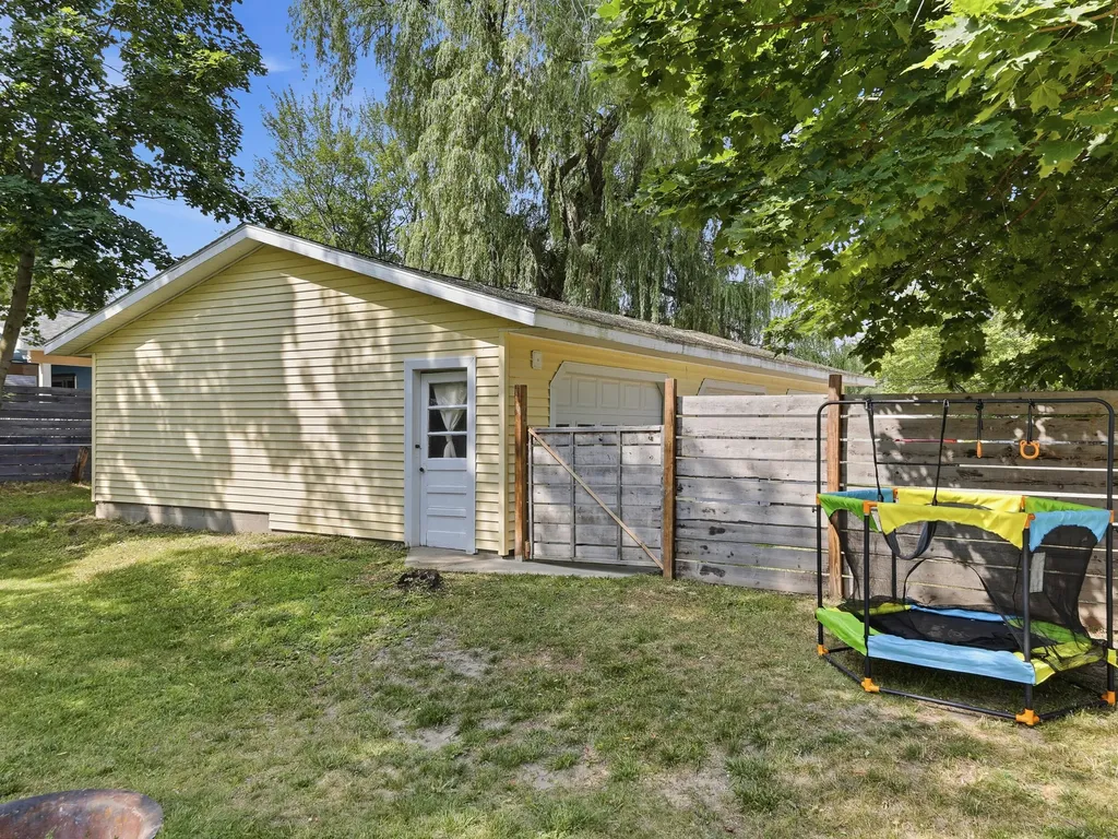506 N Lincoln Avenue Unknown City MI 48850