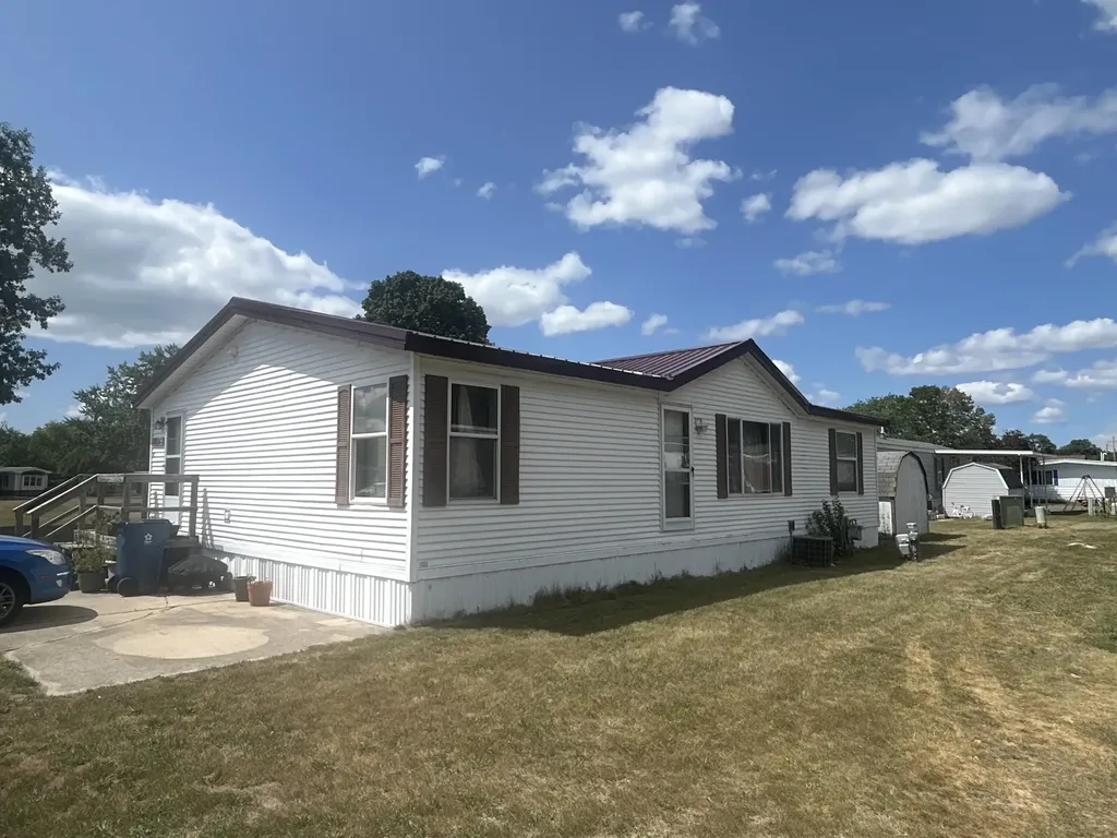 1219 Royal Drive Fremont City MI 49412
