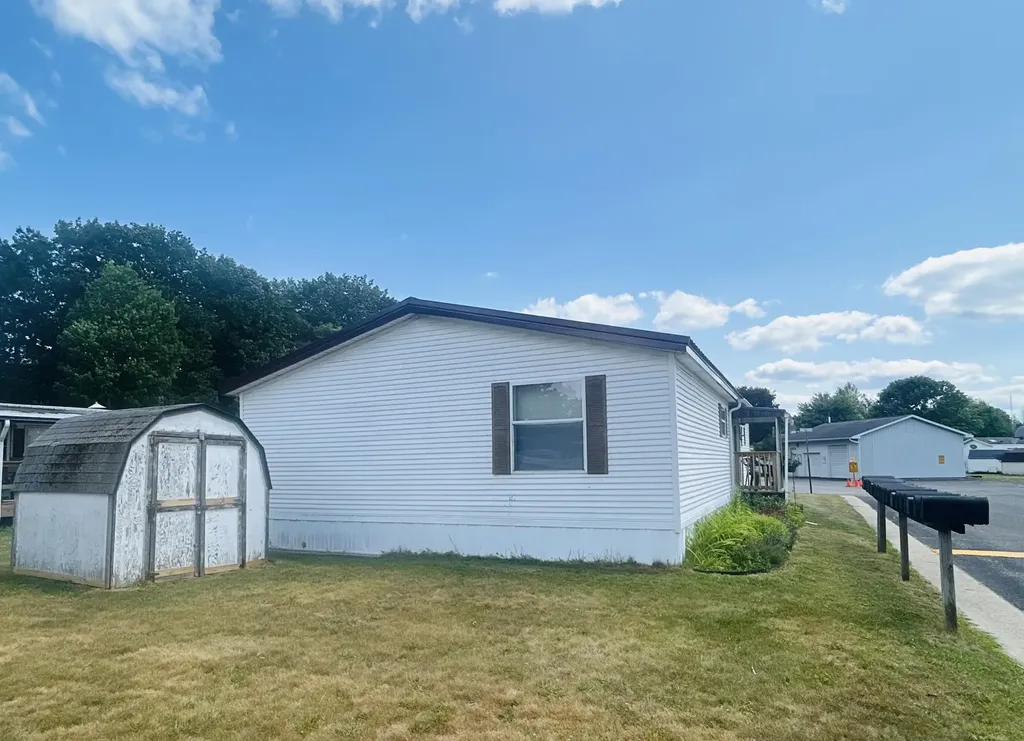 1219 Royal Drive Fremont City MI 49412