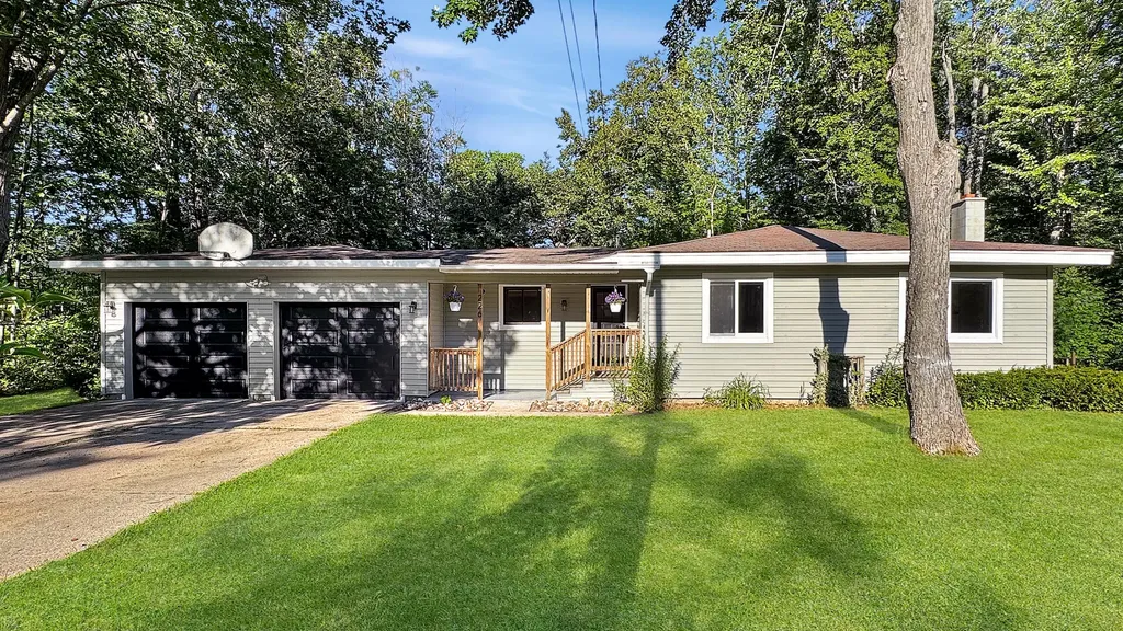 226 Seneca Place Cadillac City MI 49601