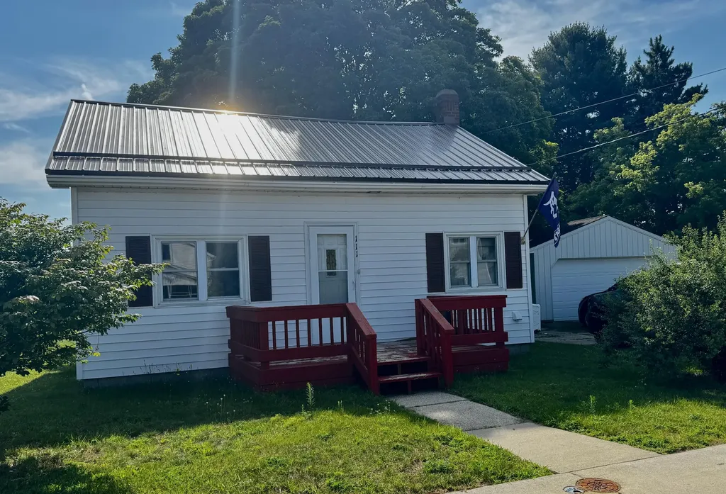 111 S Hemlock Street Evart City MI 49631
