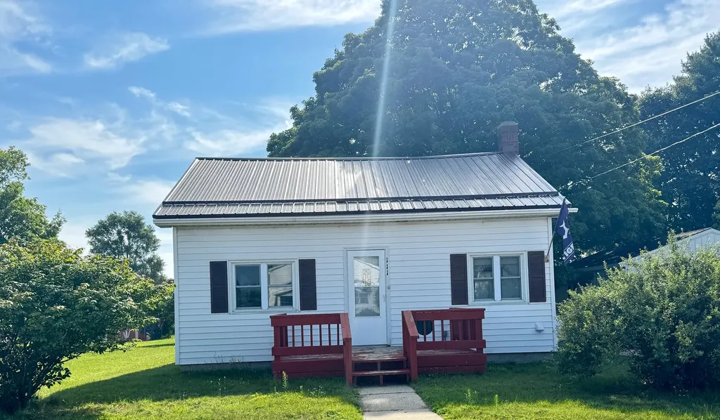 111 S Hemlock Street Evart City MI 49631
