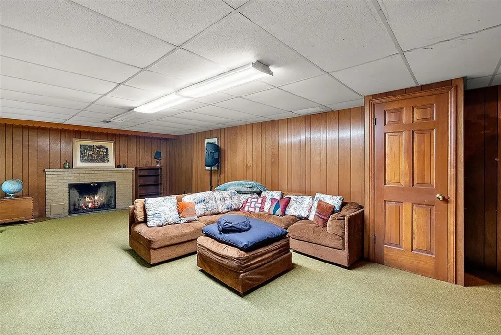 1354 Cornell Avenue SE East Grand Rapids City MI 49506